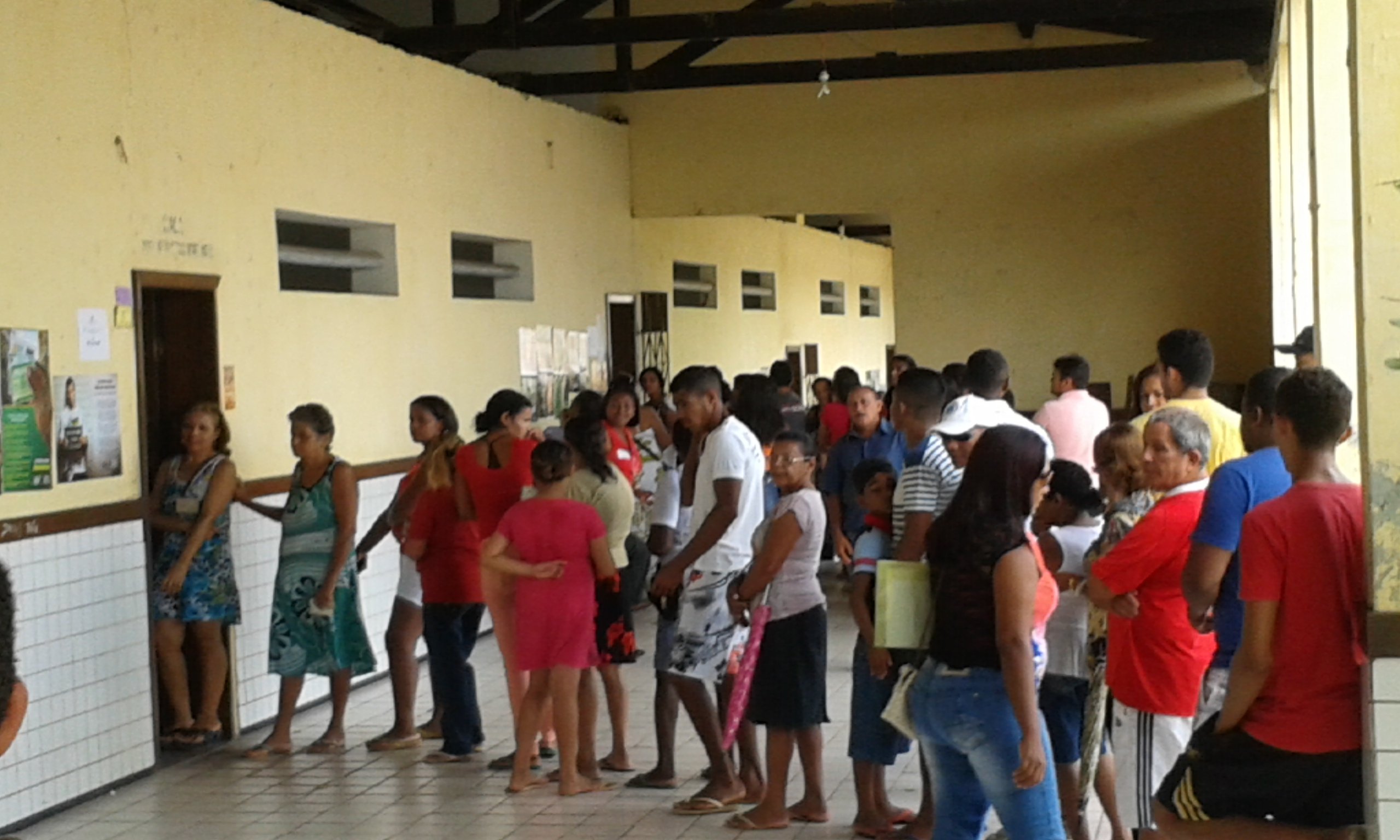 Eleições 2014! Urna apresenta problema e é trocada  no povoado Olho D’água em Pindaré