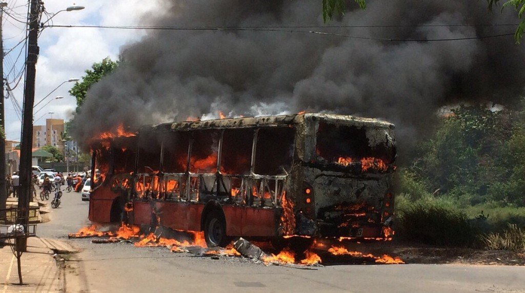 Ônibus voltam a serem incendiados em São Luís