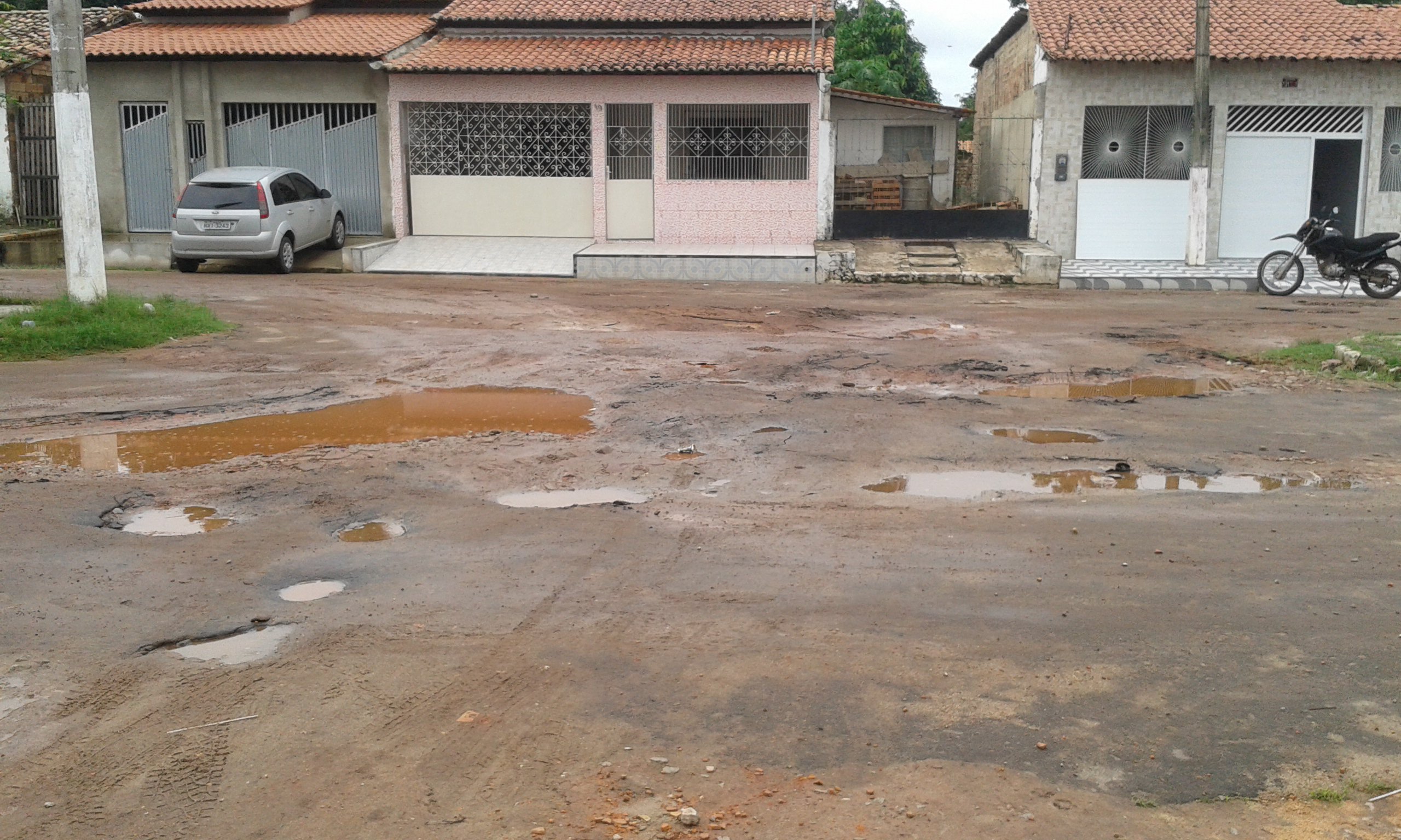 Com inicio do período de chuva e ruas cheias de buracos, centro de Pindaré – Mirim fica cheio de lama