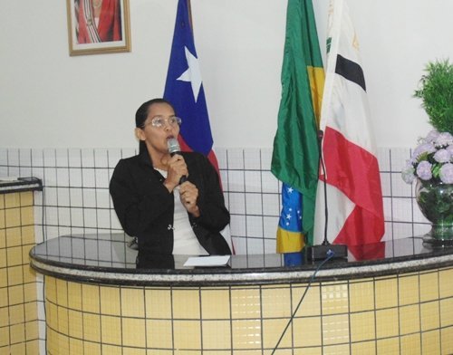 Vereadora Irenilde Lopes durante discurso na câmara de vereadores de Pindaré - Mirim. Foto: William Junior/Portal Pindaré