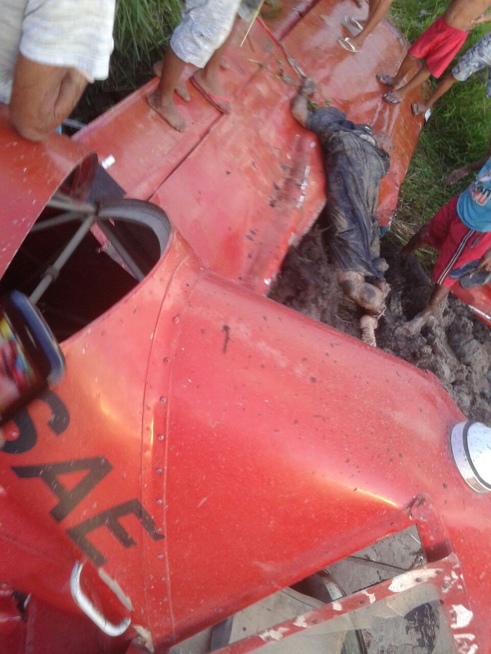 Bimotor cai em fazenda de Santa Luzia e piloto morre