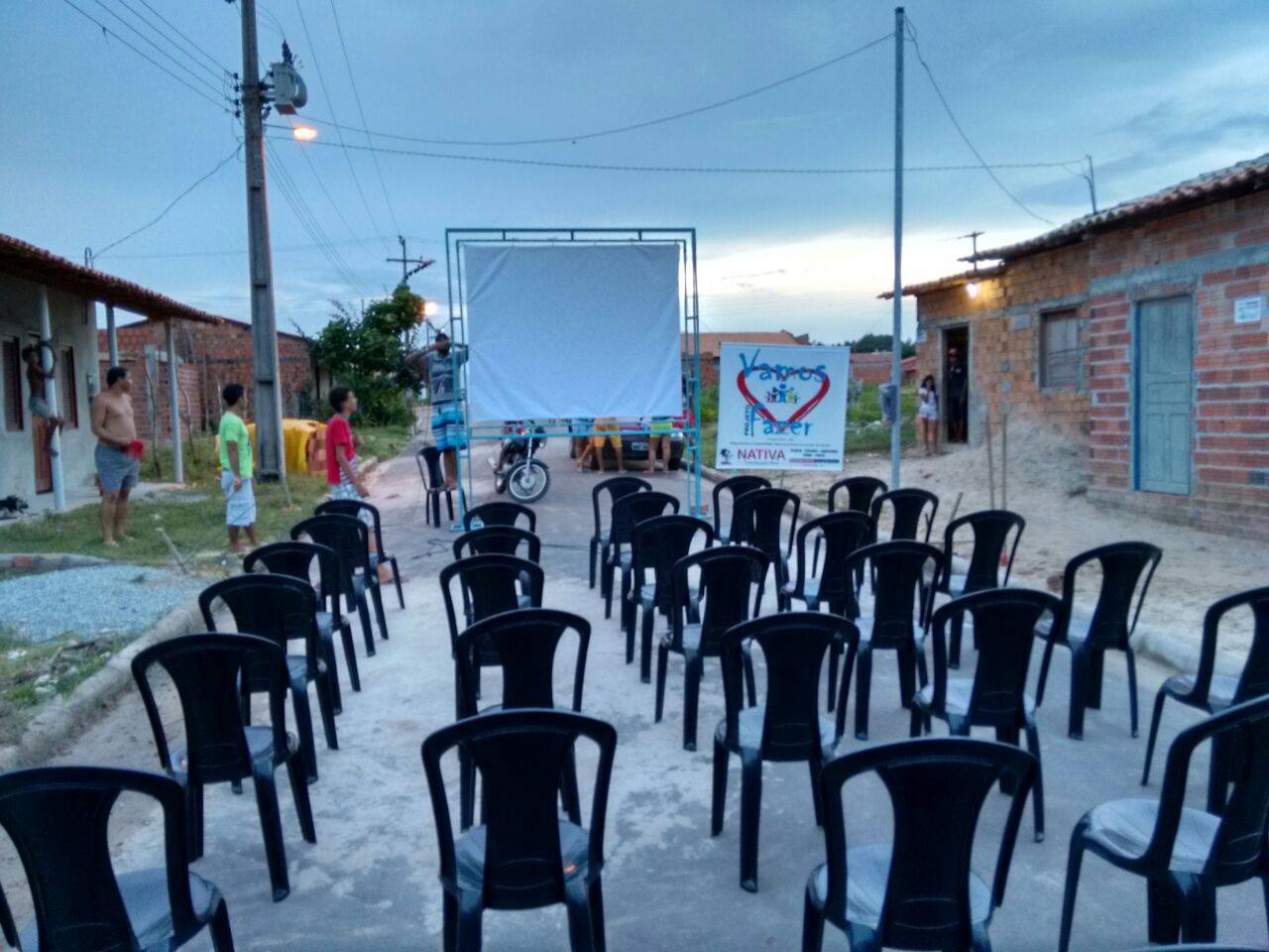 Projeto social Vamos Fazer realiza o primeiro cinema na comunidade em bairro carente de Pindaré Mirim