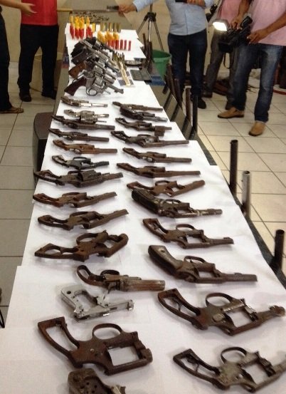 Mega operação das polícias civil e militar apreende dezenas de armas em Santa Inês