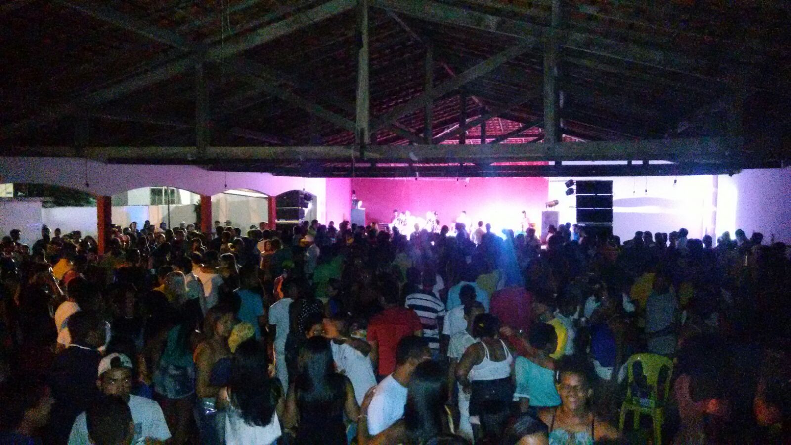 Grupo Samba Vip arrasta uma multidão em seu aniversário de 3 anos
