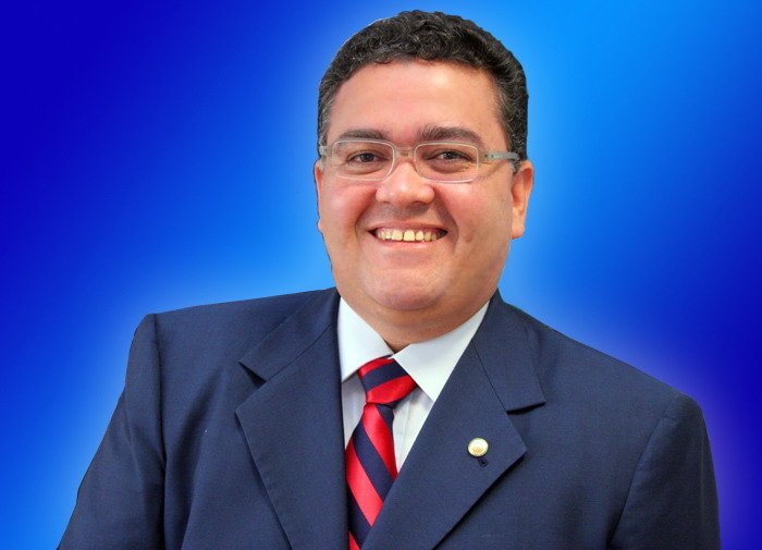 Senador Roberto Rocha votou contra a prisão de Delcídio do Amaral