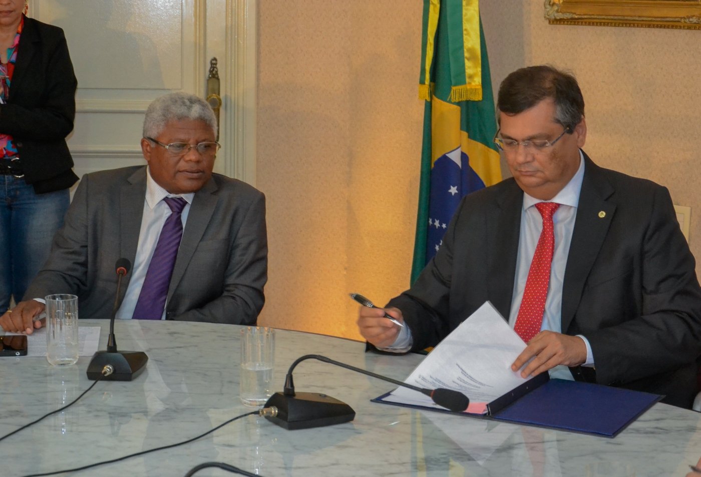 Governador Flávio Dino sanciona lei que destina vagas para negros em concursos públicos no Maranhão