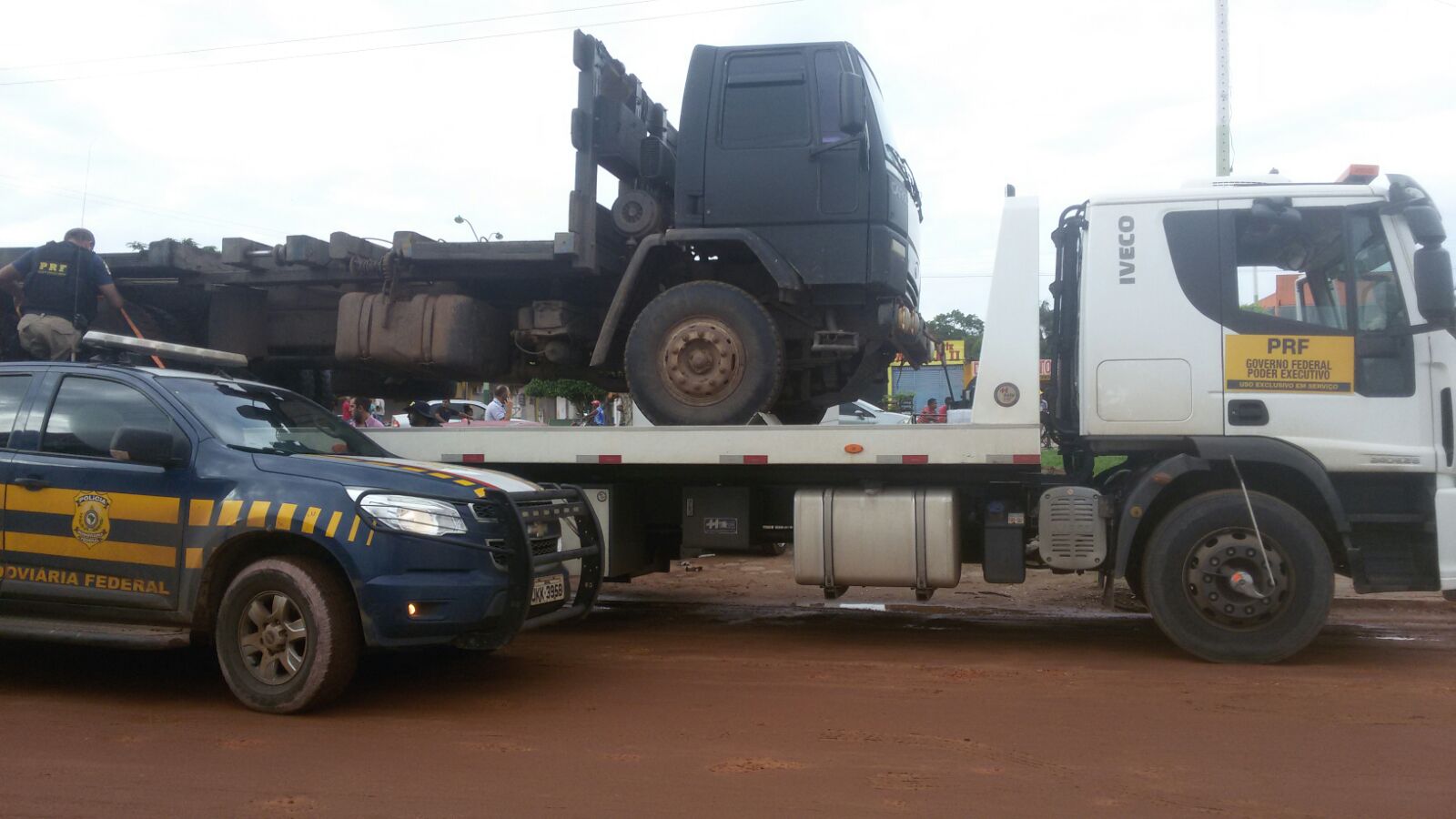 Operação da PRF apreende caminhões madeireiros em Centro do Guilherme e Gov. Nunes Freire