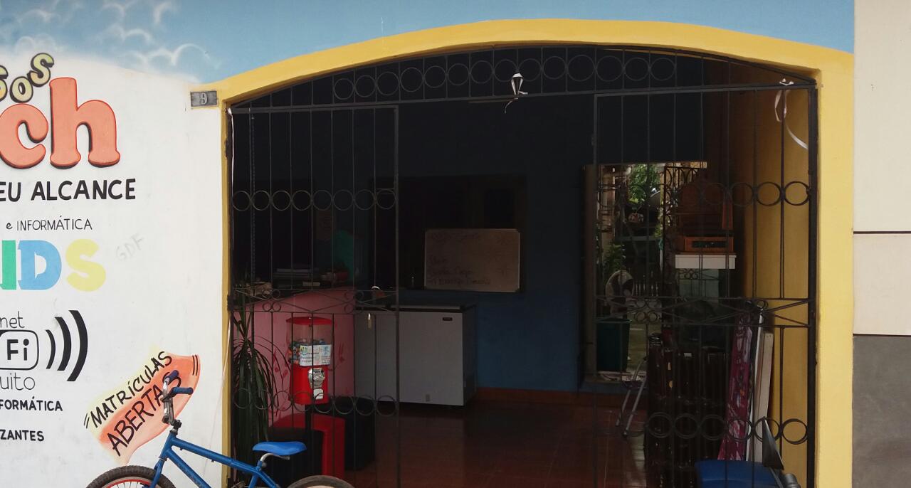 Homens armados assaltam escola de informática em Pindaré Mirim