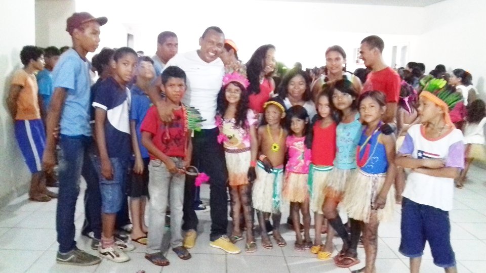 No Dia do Índio, alunos do Atendimento Educacional Especializado da rede municipal de Pindaré Mirim visitam indígenas