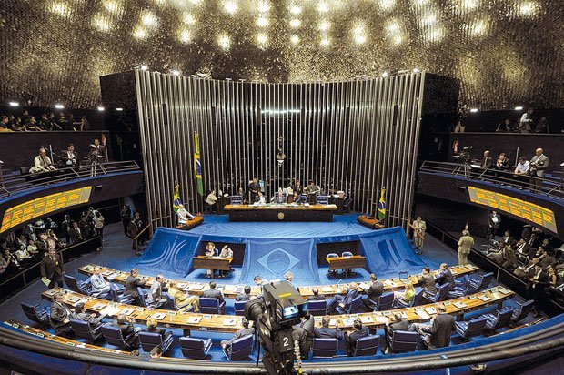 Senadores decidem o futuro político do Brasil