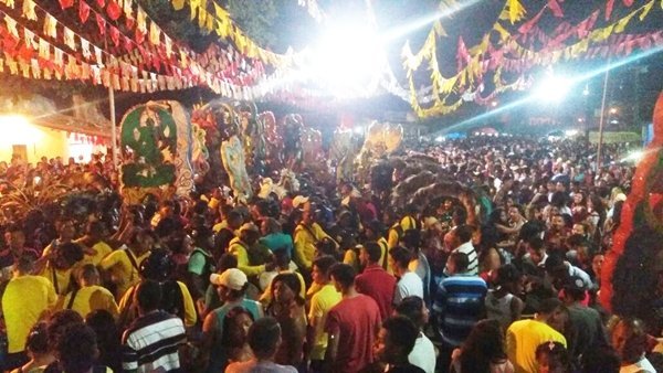 Vídeo – Uma multidão participa da tradicional ‘Boiada do Pé de Axixá’ em Pindaré Mirim