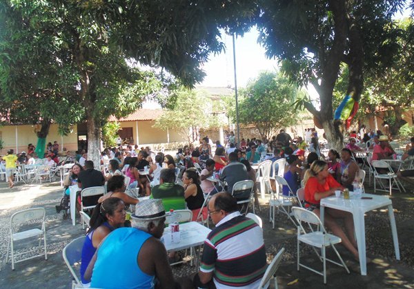 Centenas de pessoas participam da tradicional Feijoada de São Pedro em Pindaré Mirim
