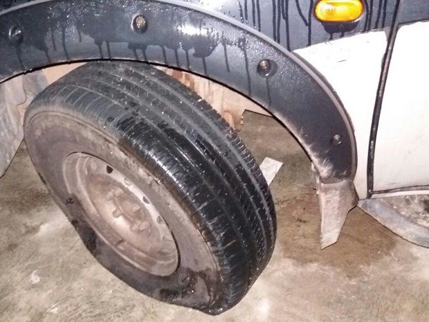 Criminosos furam pneus dos carros da polícia e explodem banco em Santa Luzia do Paruá