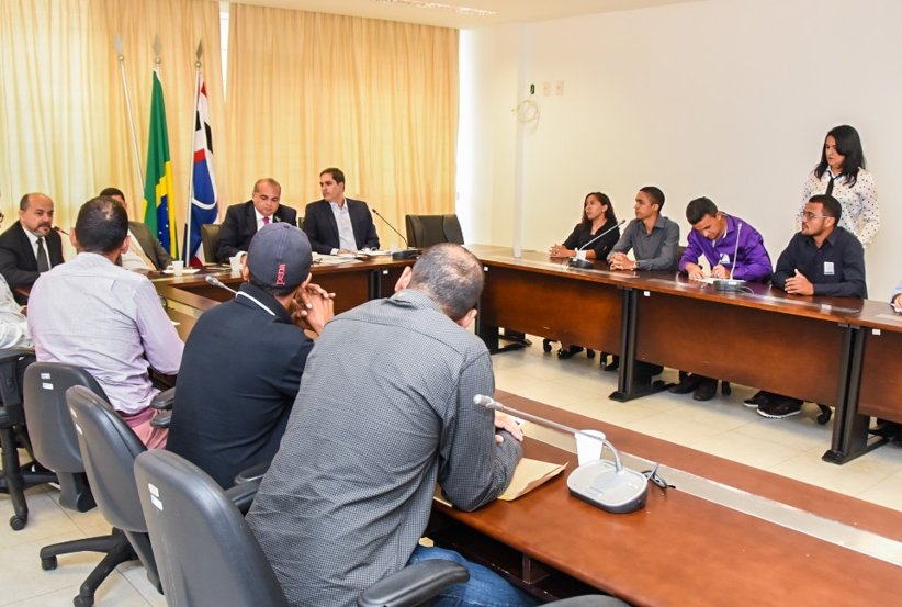 Membros do Movimento Vida Ao Engenho Central participam de reunião em São Luís; obra vai iniciar em setembro, diz IPHAN