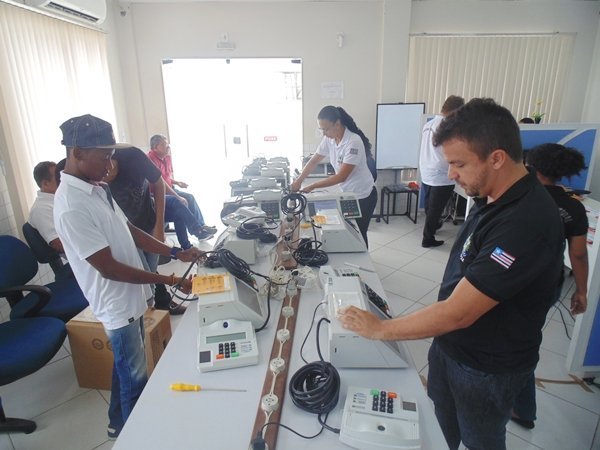 Fórum Eleitoral de Pindaré Mirim realiza geração de mídias, carga e lacre das urnas eletrônicas