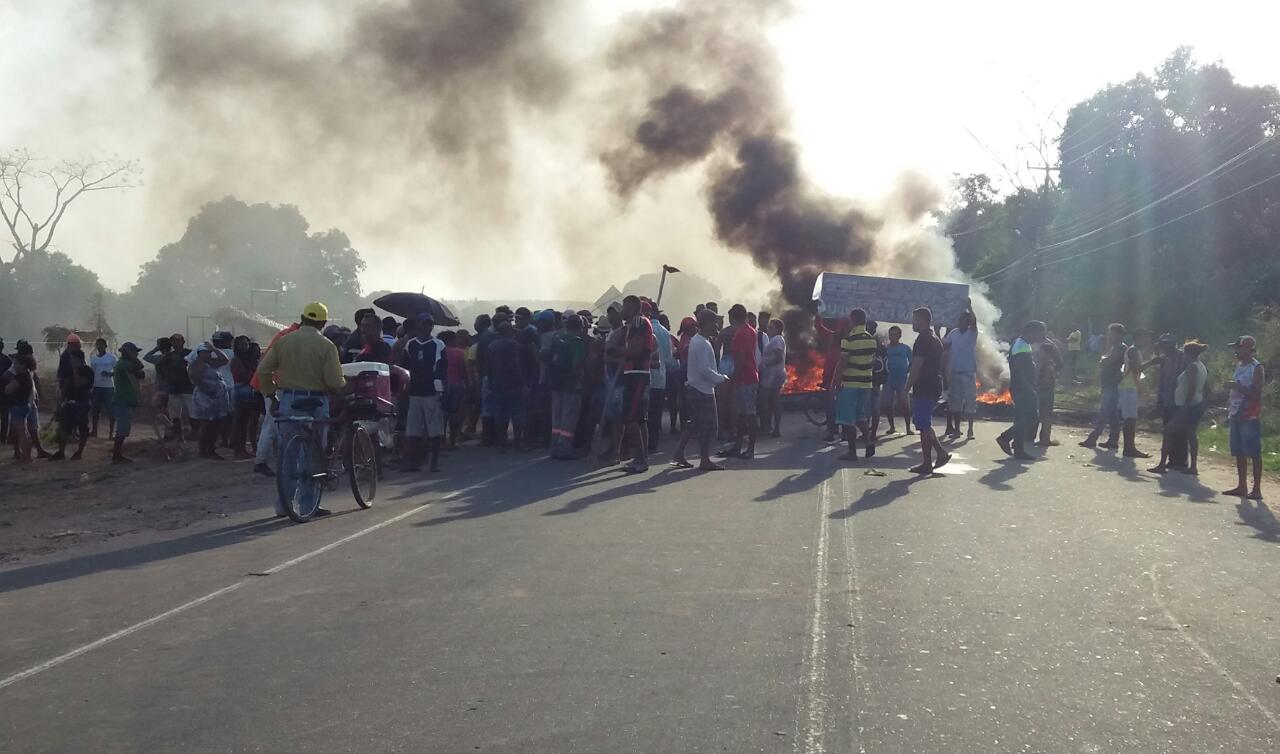 Protesto bloqueia MA – 320 em Pindaré Mirim