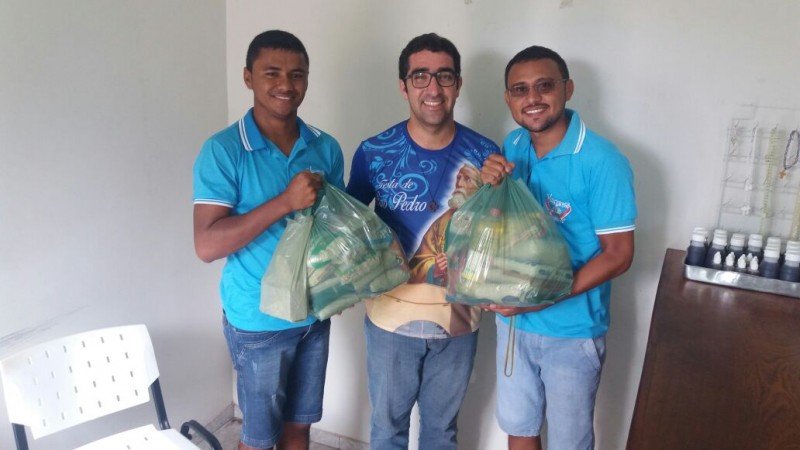 Projeto Vamos Fazer realizou doações de cestas básicas para a igreja católica de Pindaré Mirim que foi recebida pelo frater Arlysson Ernesto.
