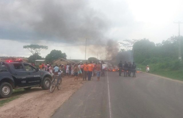 Protesto interdita parcialmente a MA-320 em Pindaré Mirim