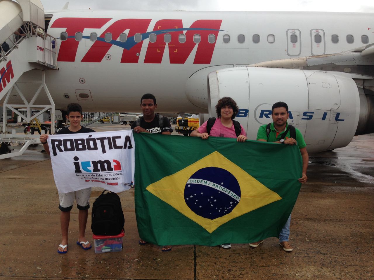 Estudantes de Pindaré Mirim estão em Portugal participando de torneio de robótica