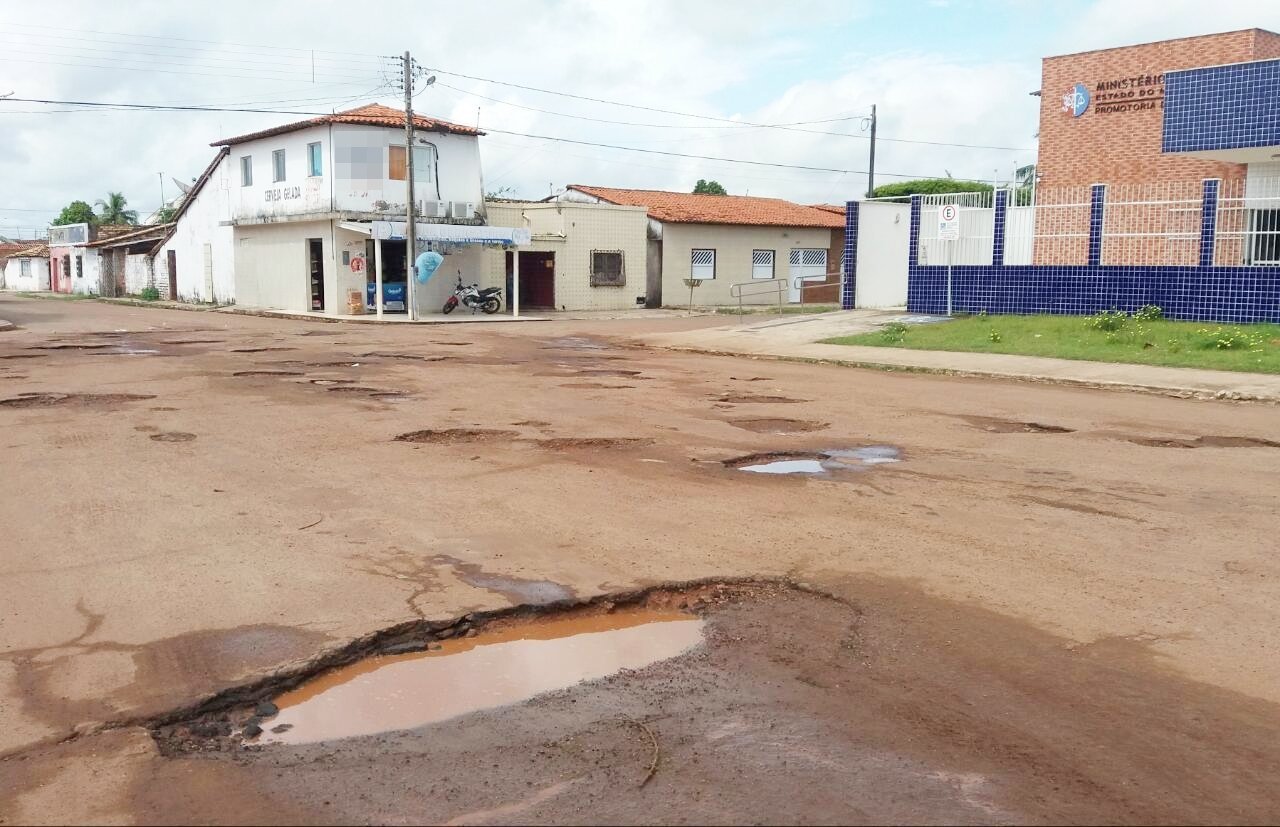Moradores reclamam da situação das ruas de Pindaré Mirim; prefeitura diz que recapeamento e ‘tapa-buracos’ inicia em maio
