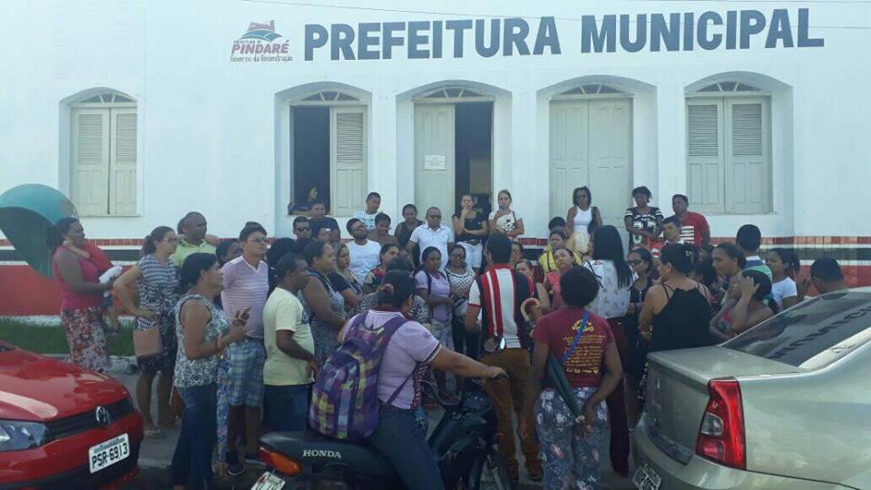 Atraso no pagamento de salário mobiliza professores de Pindaré Mirim