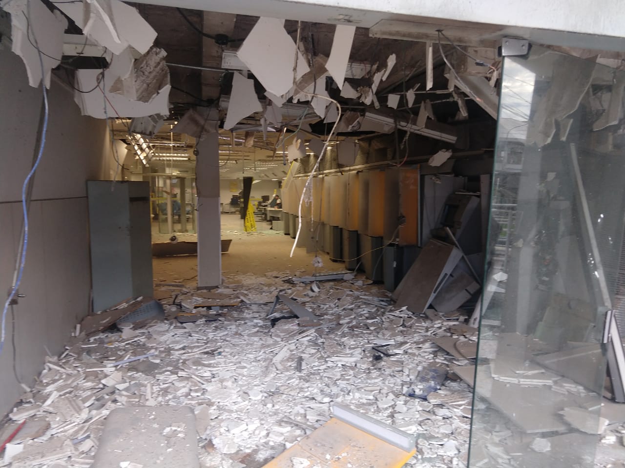 Bandidos explodem caixa eletrônico do Banco do Brasil de Santa Inês