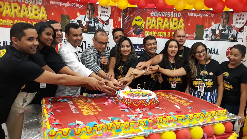Armazém Paraíba em Santa Inês realiza o 3º sorteio da promoção de aniversário e o tradicional corte do bolo