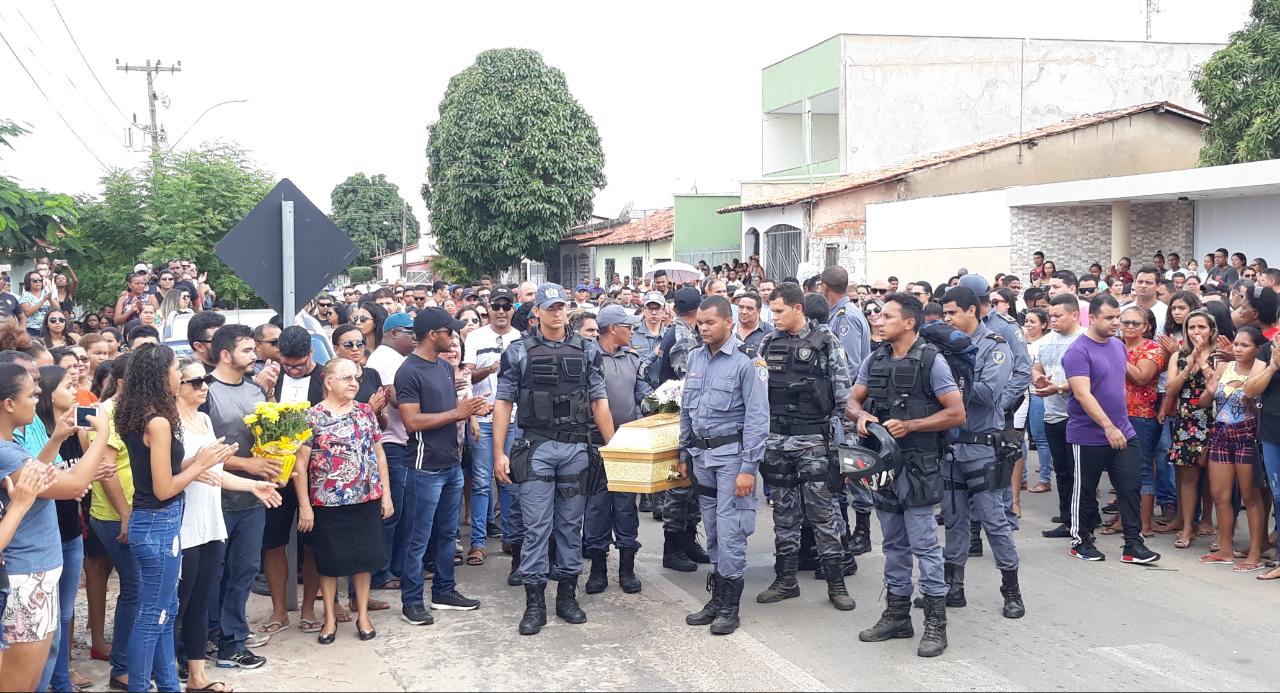 Comoção marca o sepultamento da Policial Militar em Pindaré Mirim