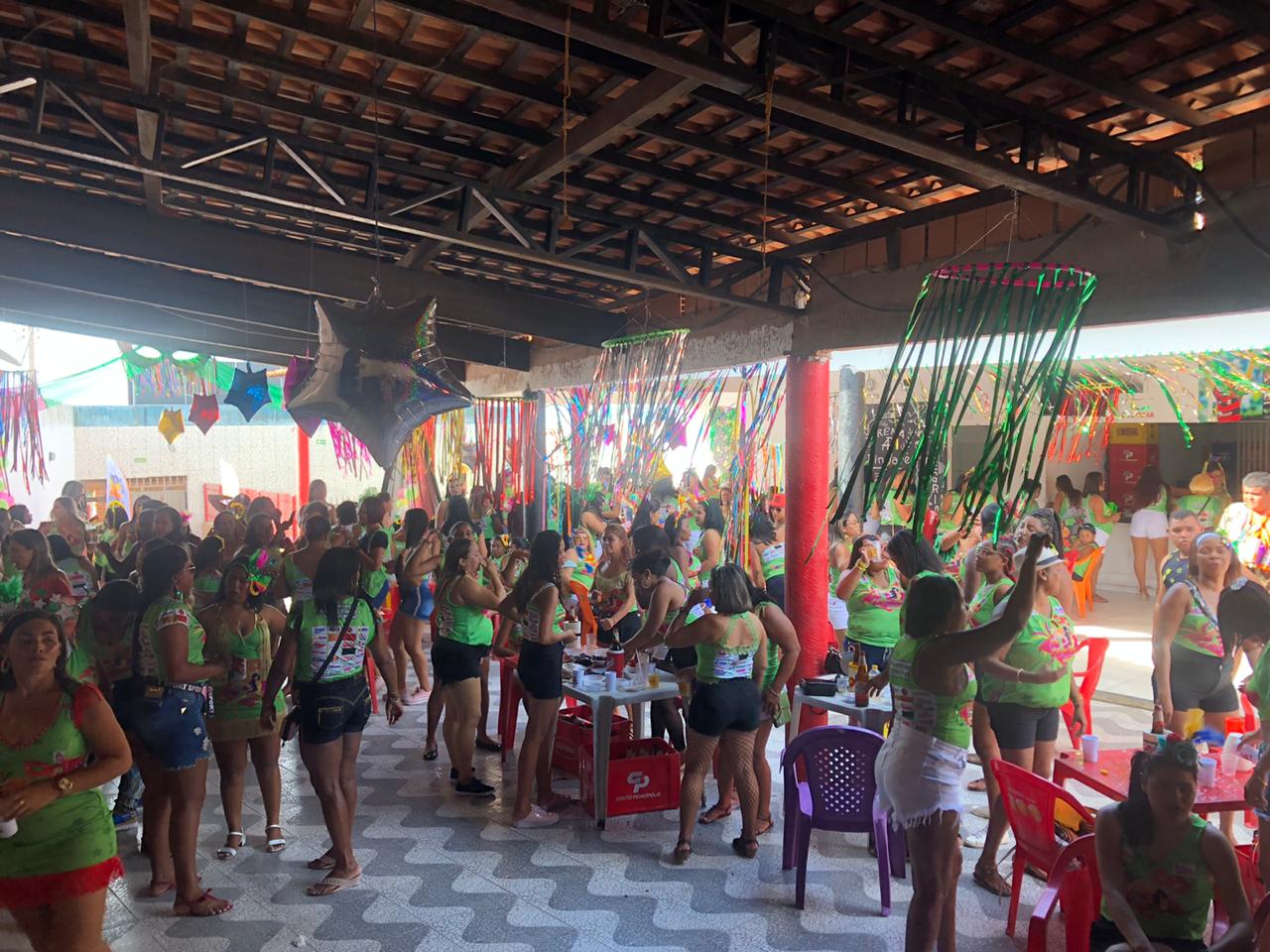 Fotos – Blocos só de mulheres reúne centenas de foliãs em Pindaré Mirim