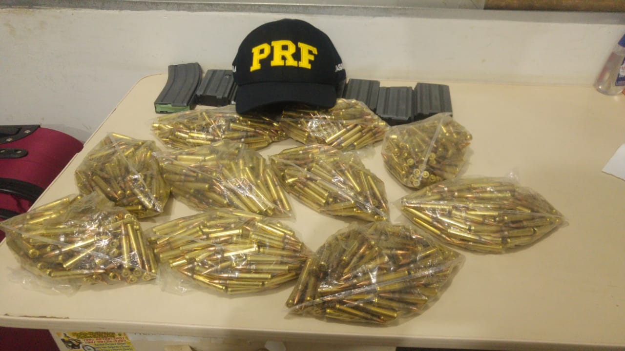 PRF apreende carregadores e munições de fuzil em Santa Inês