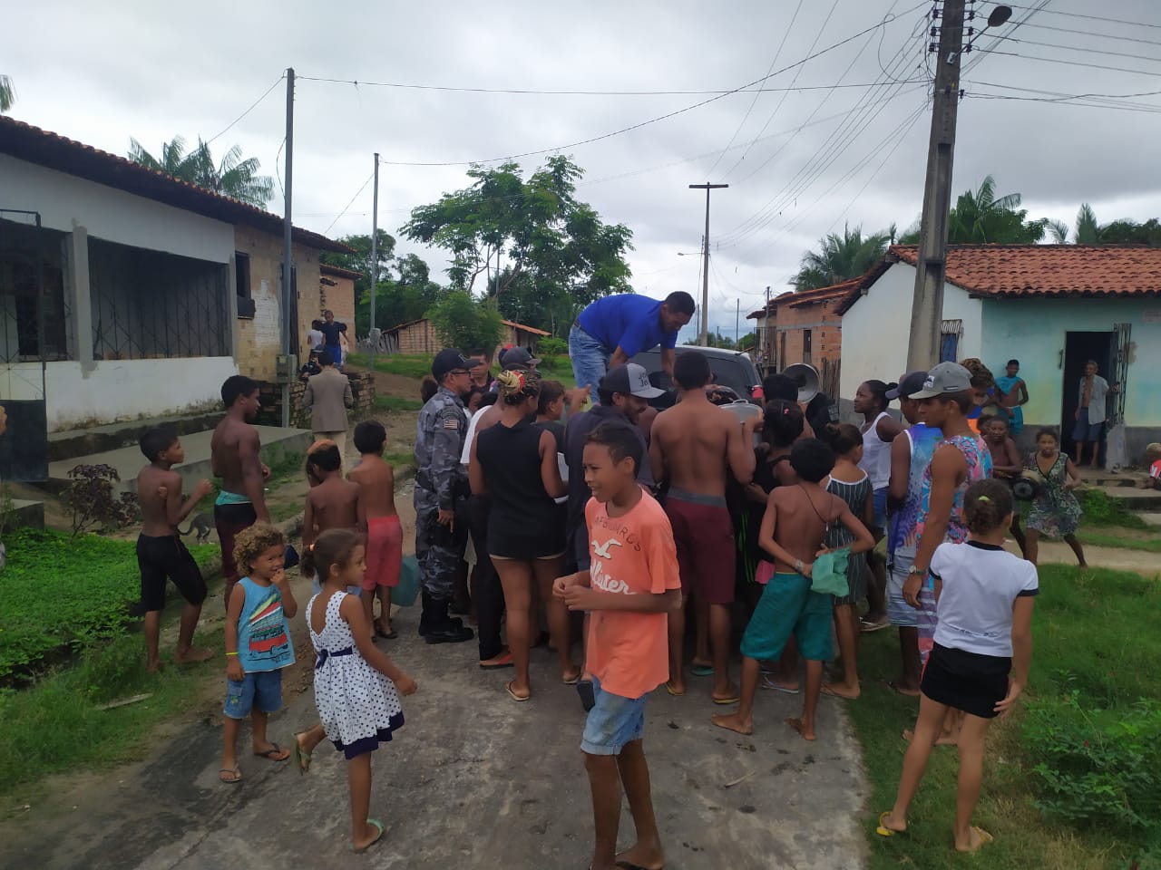 7° Batalhão da Policia Militar distribui mais de 100kg de peixes em Pindaré Mirim