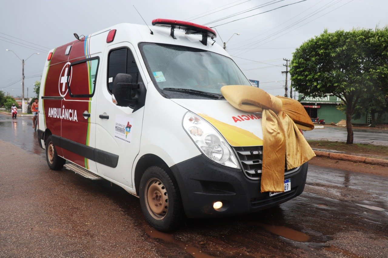 Felipe dos Pneus entrega ambulância e faz balanço das ações de melhorias nos 53 anos de Santa Inês