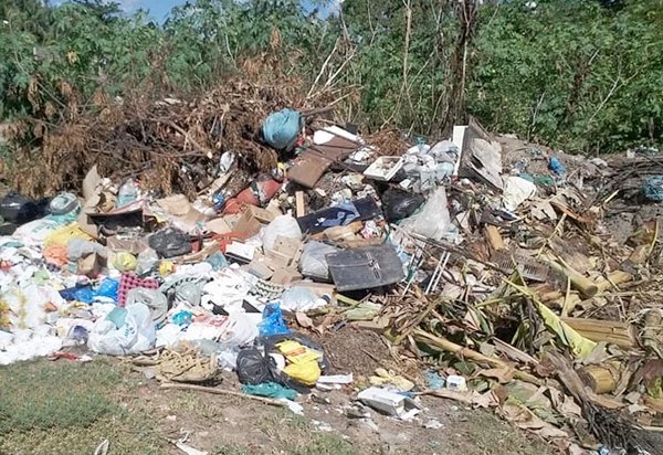 A constante falta da coleta de lixo persiste em Pindaré Mirim