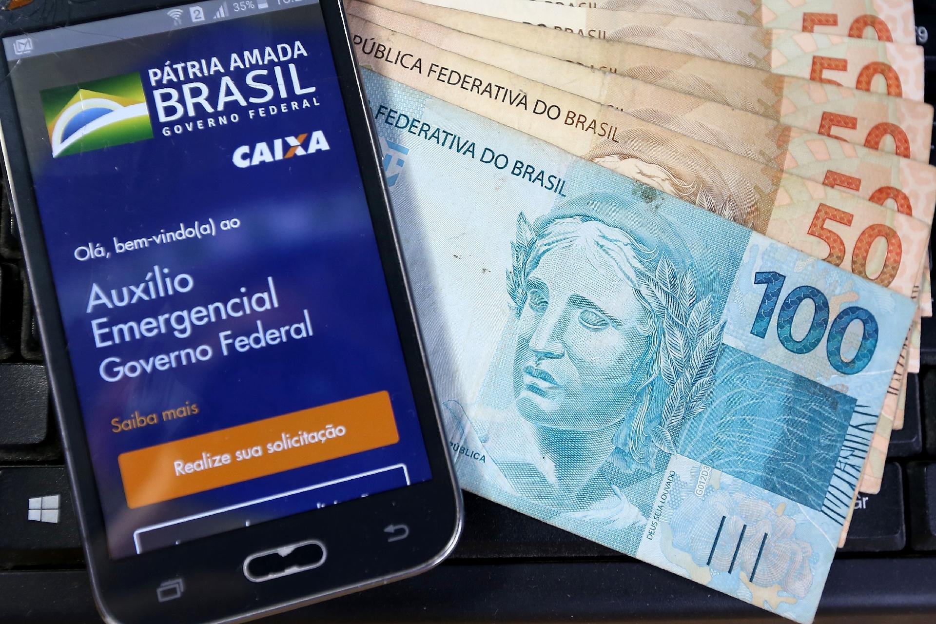Governo Federal define novo valor do auxílio emergencial; anúncio deve ser feito por Bolsonaro nesta sexta(28)