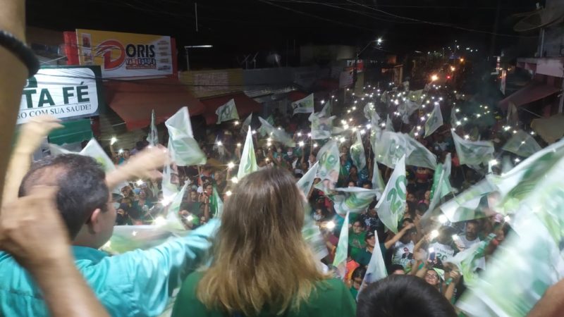 Uma multidão sai às ruas de Bom Jardim em apoio à reeleição de Drº Francisco